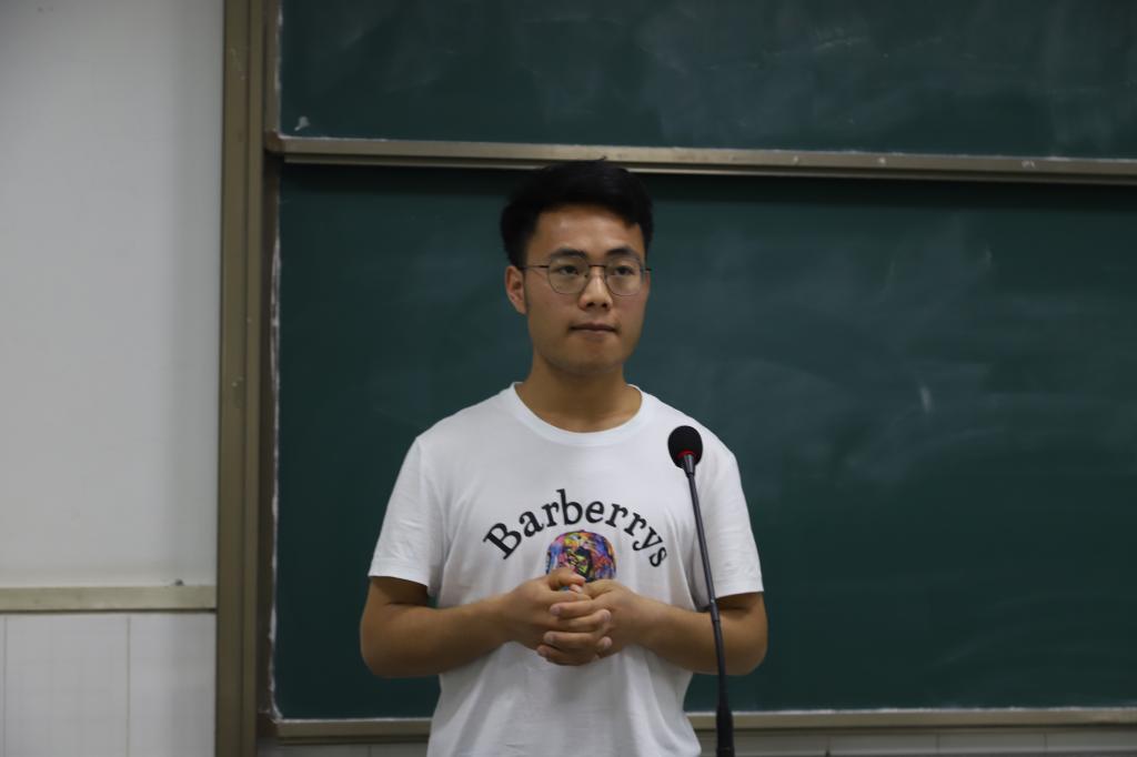 周科返校为学弟学妹作考研经验分享报告